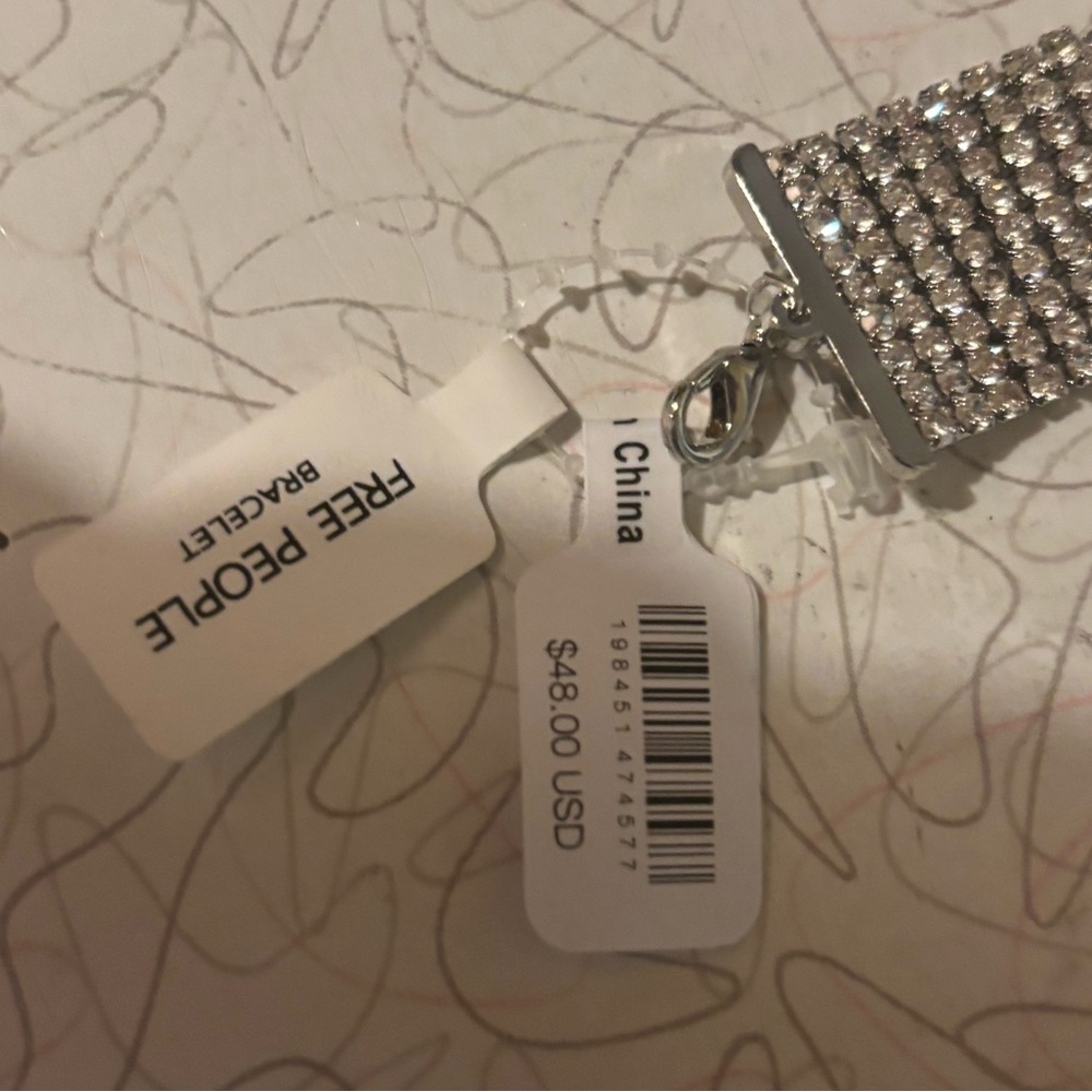 FREE PEOPLE Bracelet Women’s Elegant Silver Bracelet NWTS-$50 - Picture 2 of 2